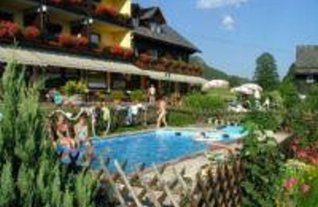 Four-bed room with bath or shower, WC, balcony - Ferienhotel Knollhof