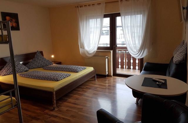 Four-bed room with WC and shower - Pension Kern
