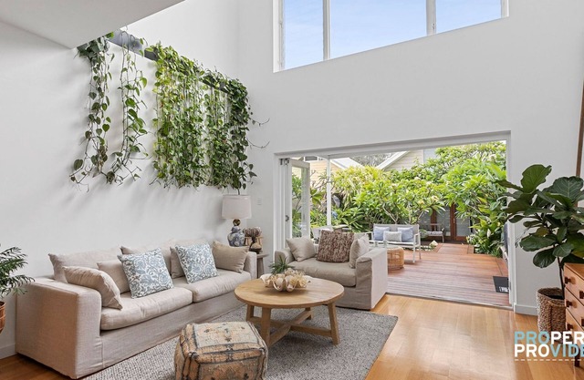 Four Bed Tropical Oasis with Spa in Manly!