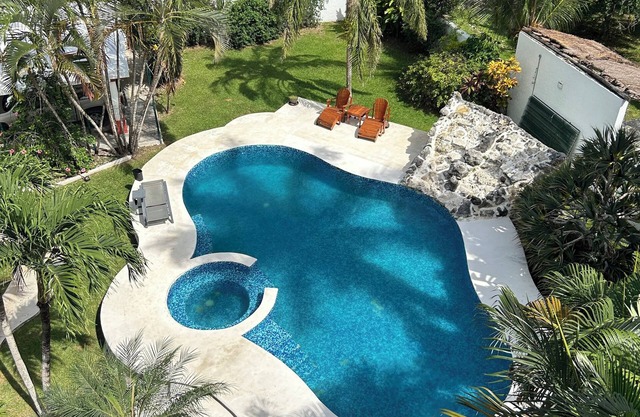 Four Bedrooms steps from San Francisco Beach and Paradise Beach