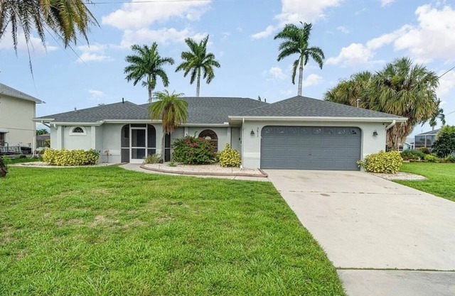 Four bedrooms, salt water pool, canal access with kayaks