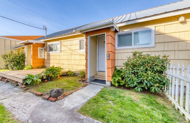 Four Dog-Friendly Rentals Near Beach Access - Ideal for Multi-Families