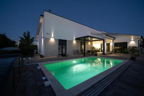 Four Seasons Luxory Vendégház