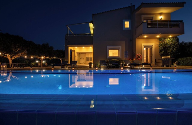 Four Seasons private villa - seaview - big heated pool - gym - sport activities