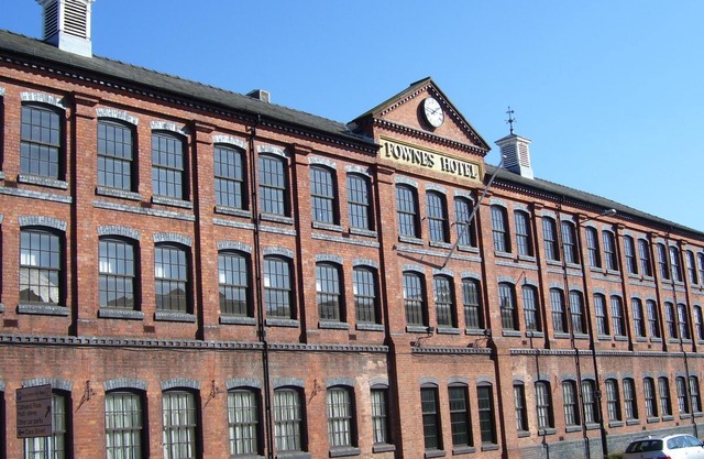 Fownes Hotel