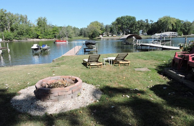 Fox River Home - Near Island Lake