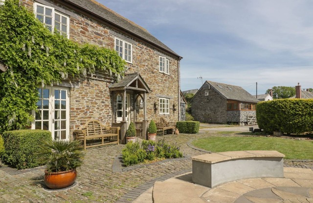 FOXES DEN, pet friendly, with a garden in Gorran Haven