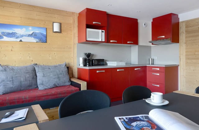 Renovated Apartment · Easy Access to Slopes · Free Parking · Pets Allowed · Sauna & Hammam