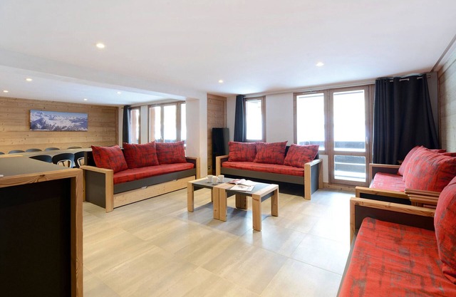 Spacious Apartment for 16 · Near Ski Slopes · Wellness Center Access