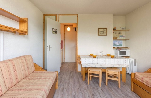 Studio in Montchavin, near center and slopes, valley view, TV, balcony
