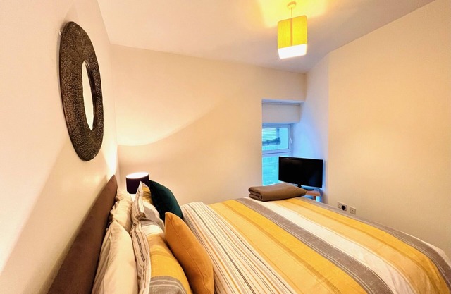 Fraser Place Executive 2 bed city centre Apt
