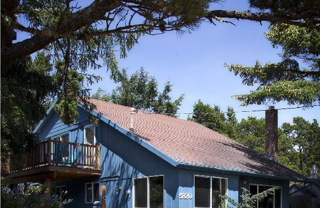 Free 3rd Night thru May! Walk Miles Of Quiet, Pristine Beach... Pet Friendly!