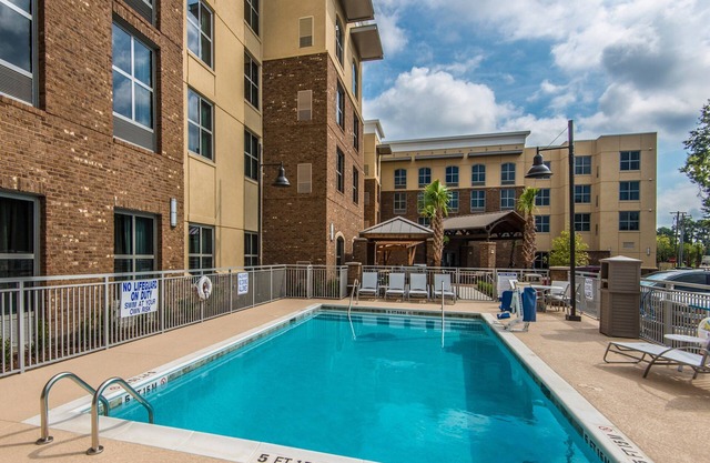 Free Breakfast Buffet. Outdoor Pool. Great Location!