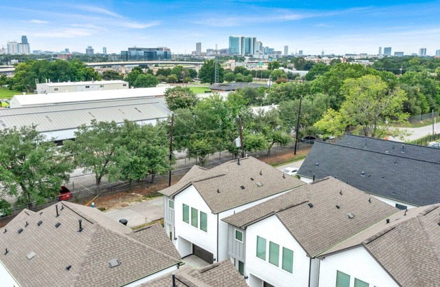 Free Garage Parking with EV Charger! Downtown