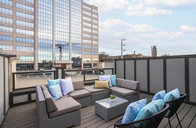 FREE NIGHT DEAL! DOWNTOWN 1MI TO BROADWAY! #4 of 6 HOMES! Rooftop Deck BY VANDY!