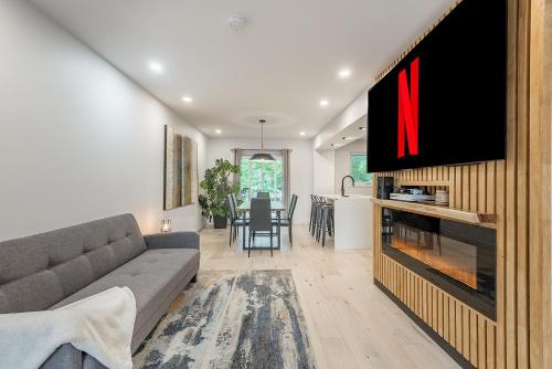 FREE PARKING PRIME LOCATION NEW MODERN CONDO