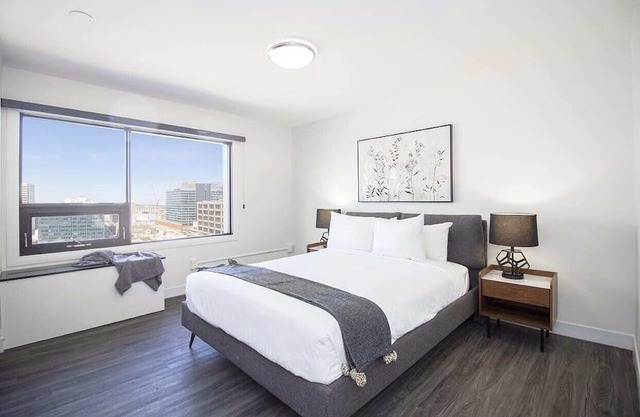 Free Parking & Wi-Fi! One Bedroom Suite