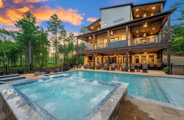 Free Pool Heat Oct-Dec, Creekside, Pickleball, Hot Tub
