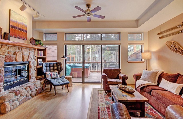 Free SkyCard Act-Townhome, Private Hot Tub, Close To Town - Village Point 303