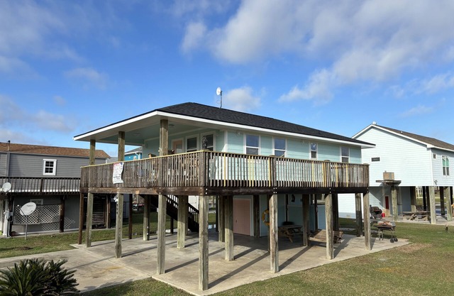 Free to Beach! Cozy Crystal Beach Getaway – Steps from the Beach!