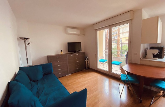 French California - apartment near the sea