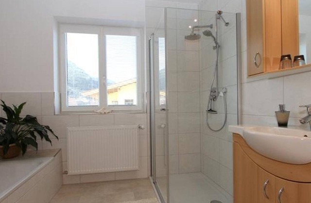 Frenner, Hildegard - Apartment / 2 bedrooms / shower, bath, WC