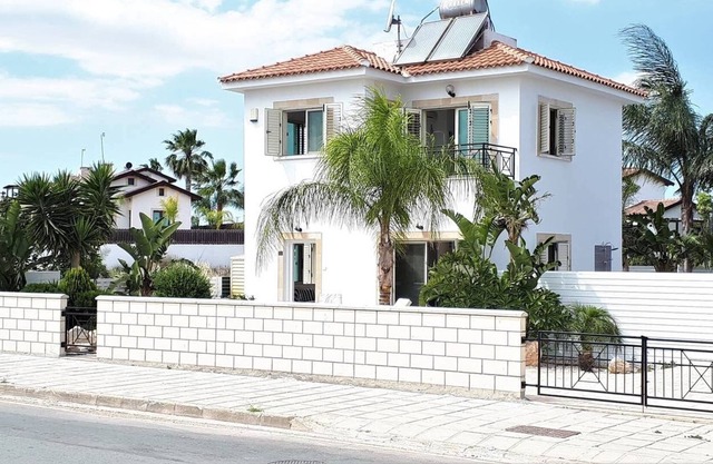 Fresh 2Bdr Villa-5' on foot from secluded beach!