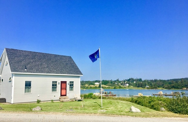 Frisky Fish cottage on the water