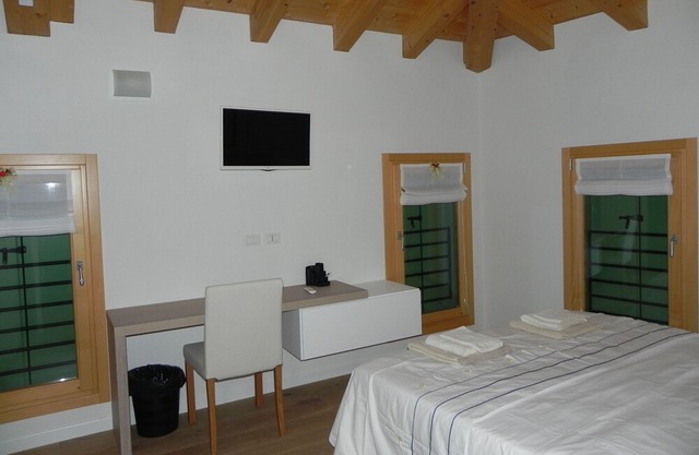 from Meri, CAMERA NR. 1, guest house in the Prosecco DOCG hills