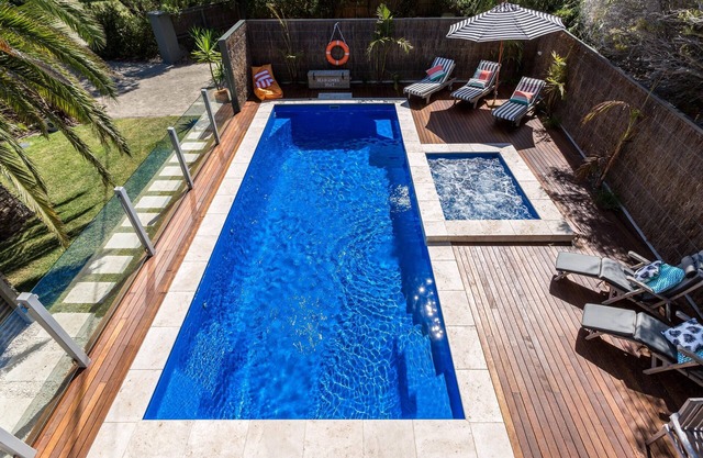 Front Beach House Blairgowrie - 1 bedroom for 2 guests - 1 NIGHT FREE!* - Pool, spa, walk to beach and shops!