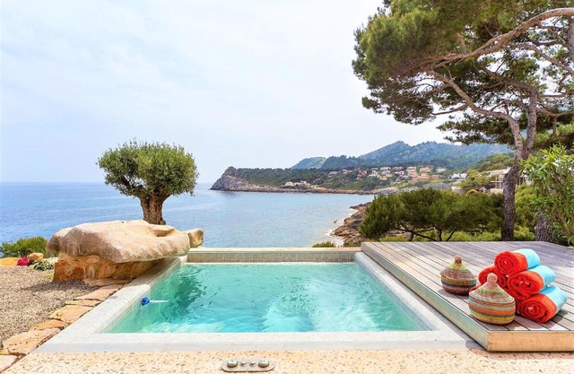 Front Line Sea Villa In Mallorca Up to 6 Guests