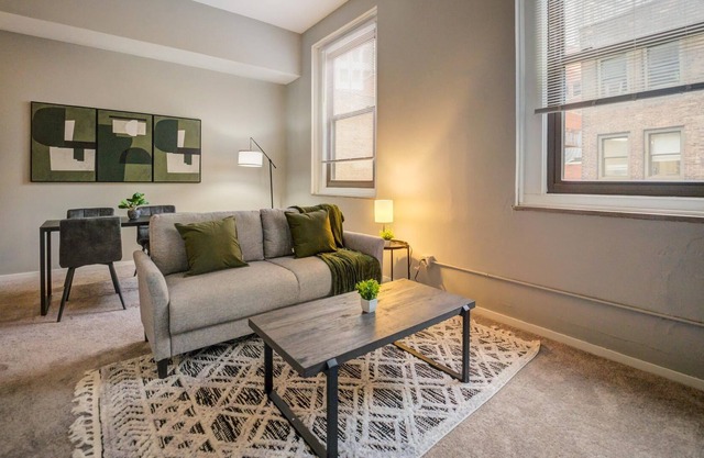 Frontdesk | 2 BR Apt by Progressive Field