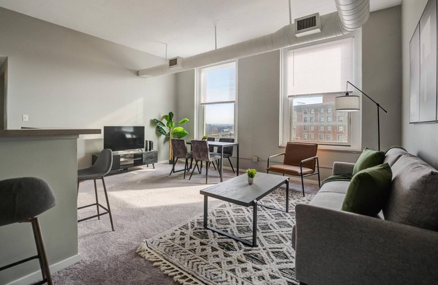 Frontdesk | 2 BR Apt by Playhouse Square