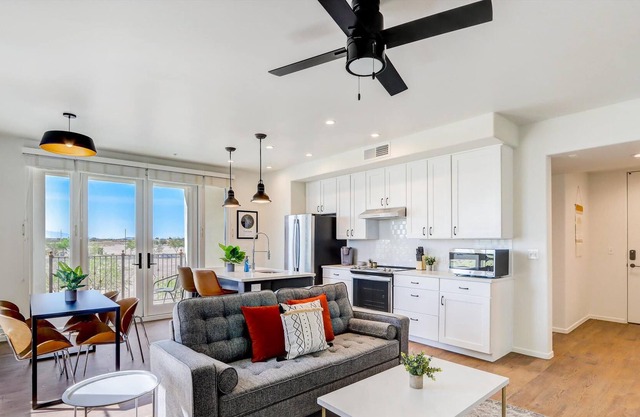 Frontdesk | 2 BR Apt in Menlo Park