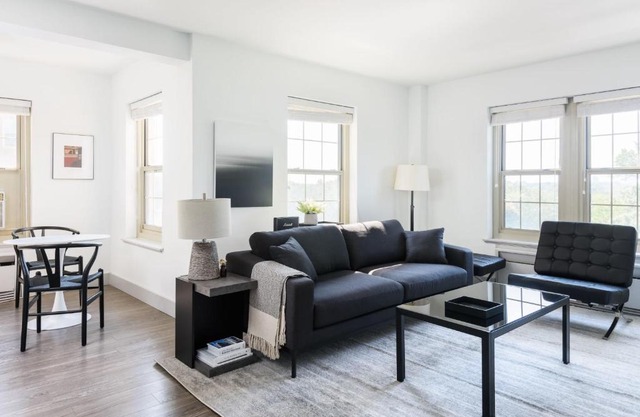 FRONTDESK 3 BR Penthouse by Dining and Shops