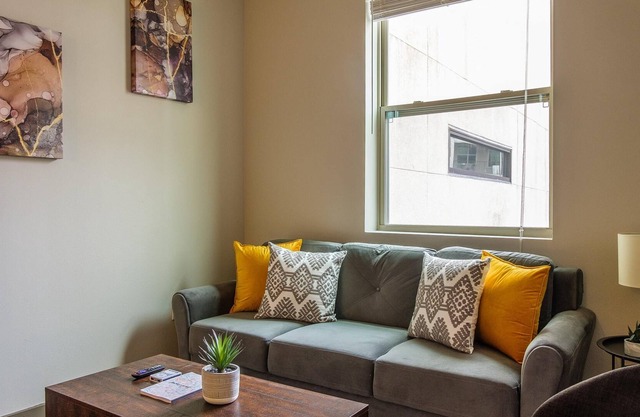Frontdesk | Chic Studio Apt Near the Park
