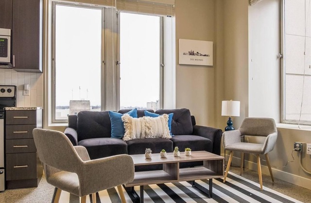 Frontdesk | Roomy 2BR Apt in Downtown