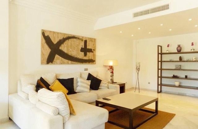 Fuente Aloha Apartment