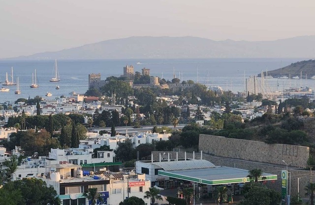 Full castle view - Brutalist - 3 Bedroom 3 Bathroom in the heart of Bodrum