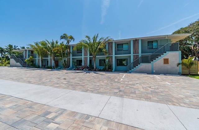 Full complex, 8 Separate 2 bedroom 1 bath units