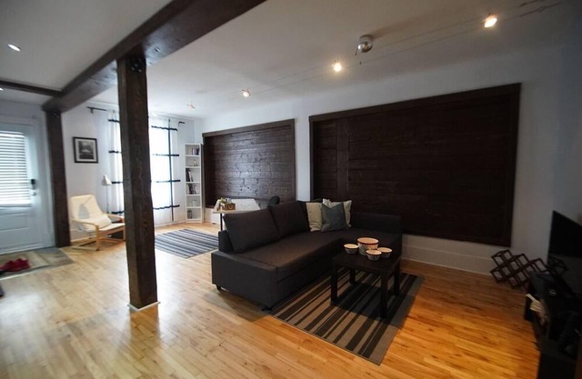 Full house with hot tub and garden / patio next to Olympic Stadium