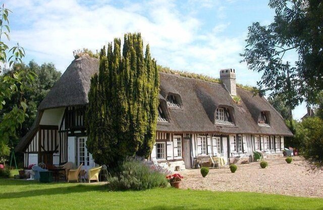 Full of charm, authentic and renovated cottage Honfleur (Normandy)