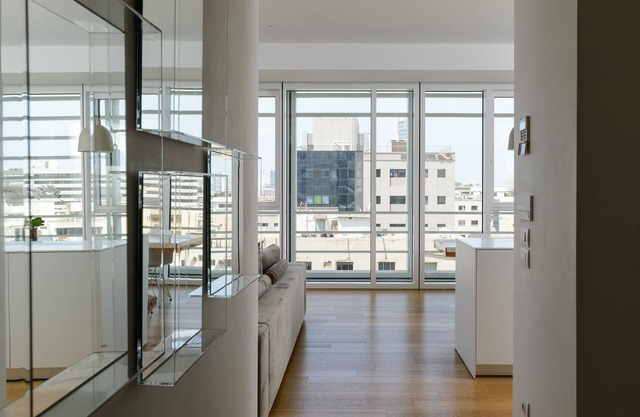 Full Service Luxury Tower on Rothschild