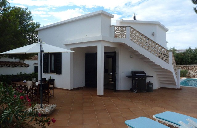 Fully equipped, modern but also traditional house with large pool