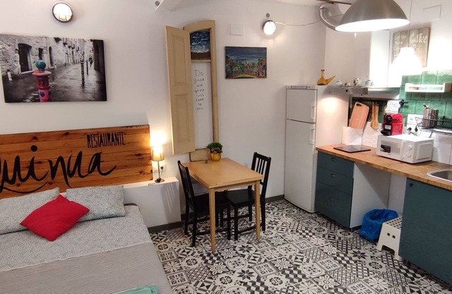 Fully equipped Studio, 15 min. from BCN downtown, 8 min. walk from the beach