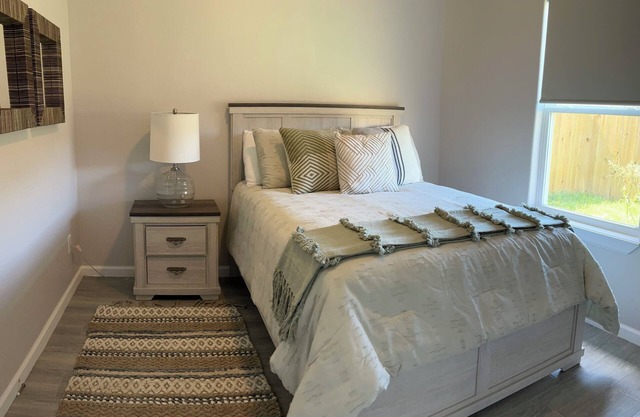 Fully Equipped:2BR/2BA,Office,Laundry,Full kitchen,Near, SPI,Space X and more.