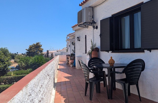 Fully equipped, by the sea in a quiet residential area near Olhão.