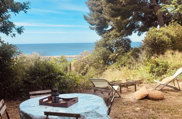 Fully equipped detached house with swimming pool and exceptional sea view