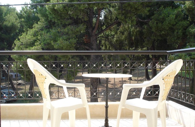 Fully equipped studios in the center of the village only 70m from the beach