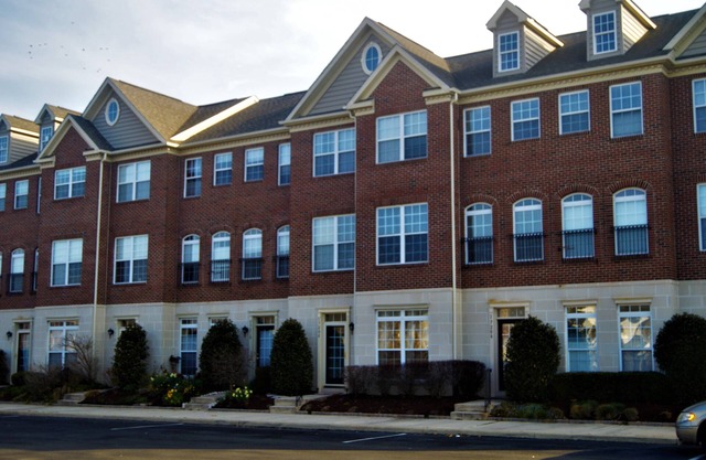 FULLY EQUIPTED TOWNHOUSE CLOSE TO EVERYTHING YOU NEED FOR A PERFECT VACATION.